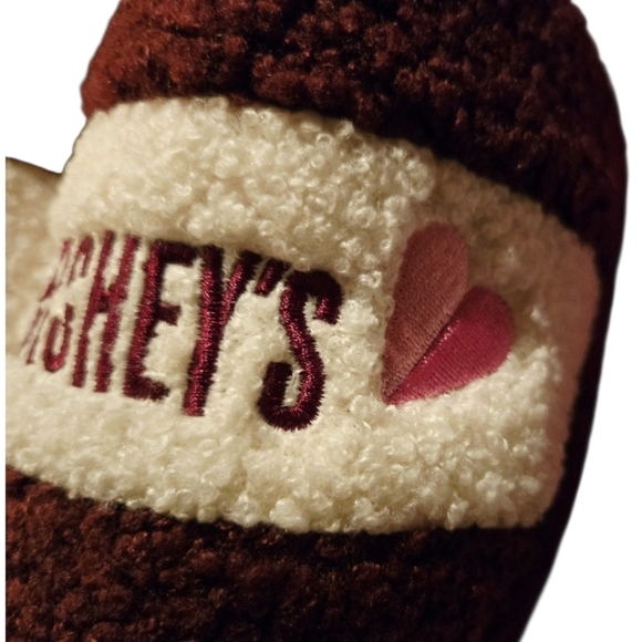 Hershey's Kids Slippers & A 28oz Mug - Size 2/3 Kids NWT - Picture 2 of 6